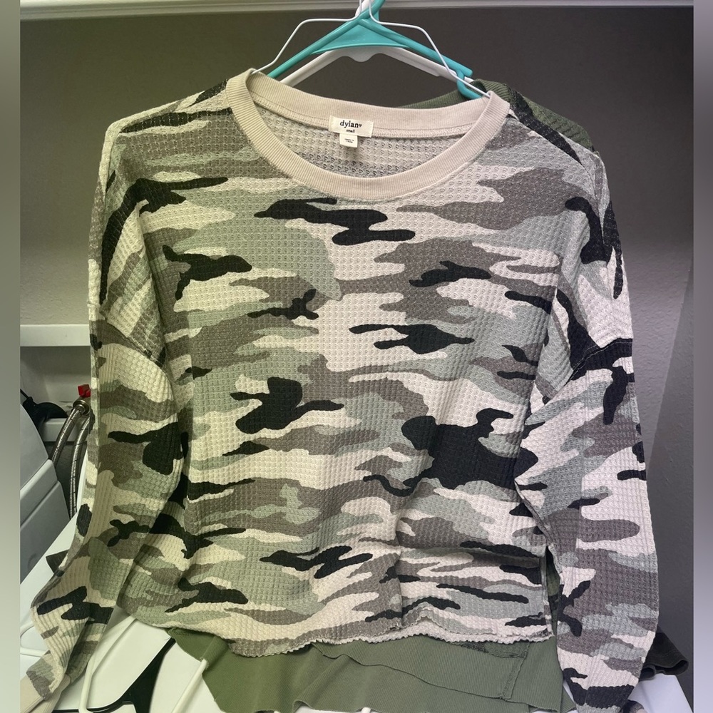 Dylan cropped camo natural Top